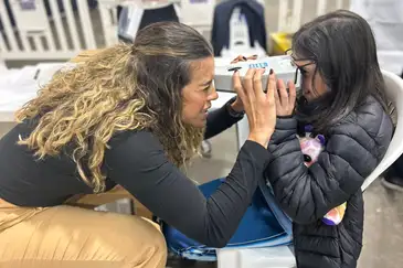 Paula Laboissière/Agência Brasil Curitiba (PR), 28/08/2025 - Projeto oferece atendimento oftalmológico gratuito para criança. Estudante Brenda Valenttina participa do projeto Pequenos Olhares. Foto: Paula Laboissière/Agência Brasil