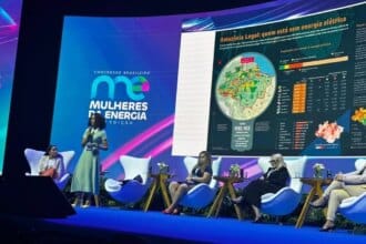 Liderança feminina da Amazônia recebe prêmio nacional por impacto social na energia elétrica - FAS