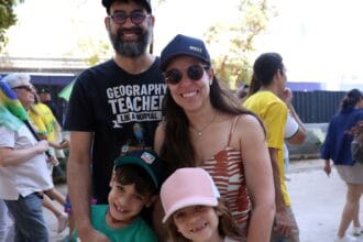 Brasileiros celebram soberania; Curupira e Zé Gotinha desfilaram