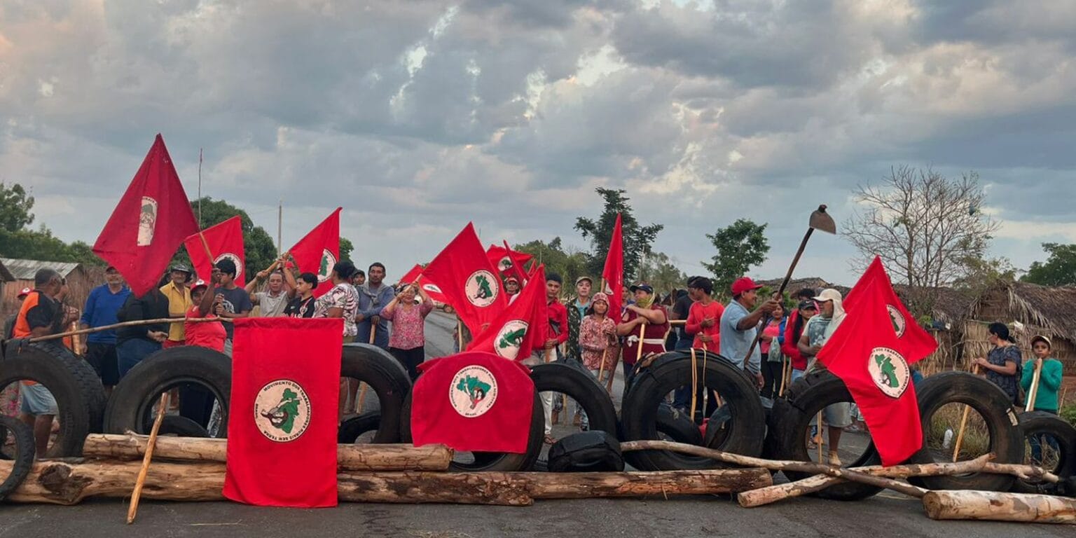 Tocantins: MST bloqueia rodovia para cobrar desapropriação de área