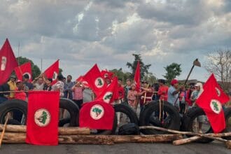 Tocantins: MST bloqueia rodovia para cobrar desapropriação de área