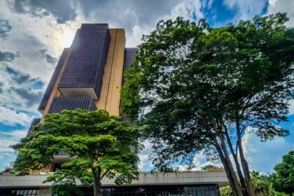 Ata do Copom indica Selic a 15% "por período bastante prolongado"