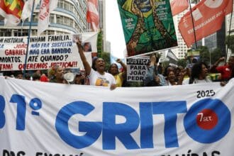 Desfile e Grito dos Excluídos tomam as ruas do centro do Rio
