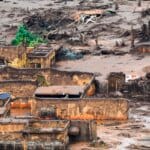 Pescadores atingidos por queda de barragem do Fundão recebem benefício