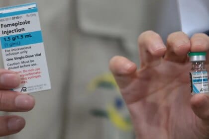 Brasil recebe 2,5 mil unidades de fomepizol, antídoto contra metanol