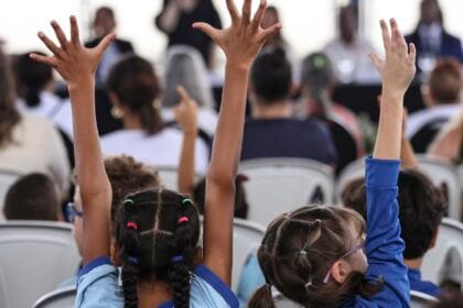 Mais brincadeira, menos tela: confira dicas para uma infância saudável