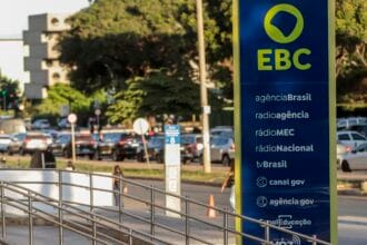 Agência Brasil e jornalistas da EBC recebem prêmio na área de economia
