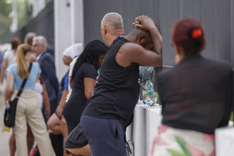 Tânia Rêgo/Agência Brasil Rio de Janeiro (RJ), 29/10/2025 - Familiares chegam ao Detran para se cadastrar para reconhecimento dos corpos
Após resgate de dezenas de corpos são trazidos por moradores para a Praça São Lucas, na Penha, zona norte do Rio de Janeiro. Operação Contençao.
Foto: Tânia Rêgo/Agência Brasil
