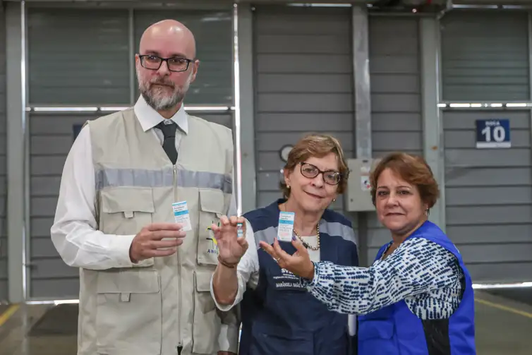 São Paulo (SP), 09/10/2025 - Ministério da Saúde recebe lote com 2,5 mil unidades do antídoto fomepizol.
Foto: Pulo Pinto/Agência Brasil