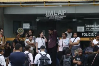 Famílias de mortos em operação no Rio reclamam de falta de informação