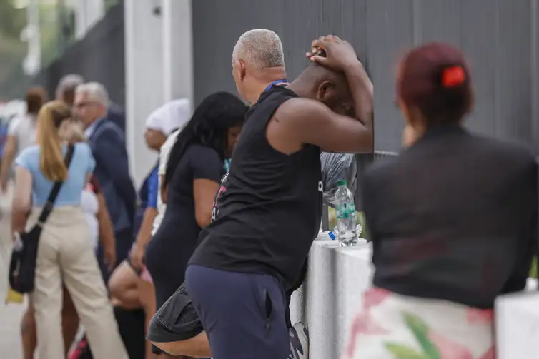 Tânia Rêgo/Agência Brasil Rio de Janeiro (RJ), 29/10/2025 - Familiares chegam ao Detran para se cadastrar para recinhecimento dos corpos
Após resgate de dezenas de corpos são trazidos por moradores para a Praça São Lucas, na Penha, zona norte do Rio de Janeiro. Operação Contençao.
Foto: Tânia Rêgo/Agência Brasil