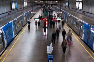 Veja o que fazer para reaver objetos caídos nos trilhos do Metrô/Rio