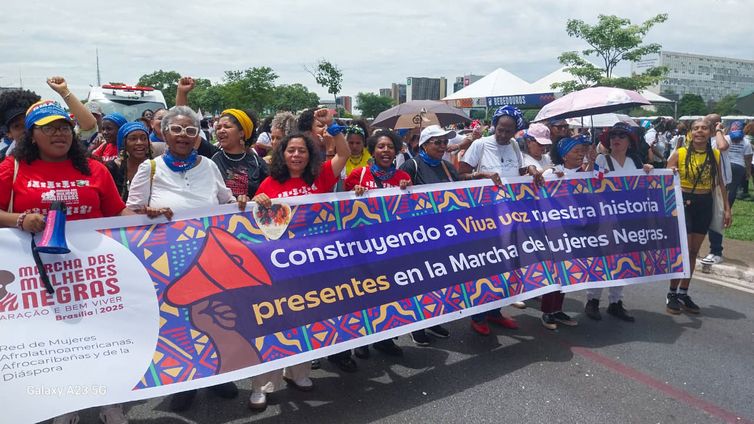 Brasília (DF), 25/11/2025 – Afro-latinas participam da marcha da mulheres negra na esplanada dos ministérios.
Foto: Daniella Almeida/Agência Brasil