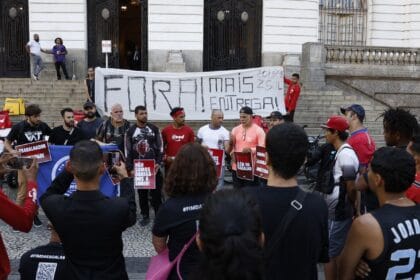 Entregadores protestam contra modalidade nova de trabalho do iFood