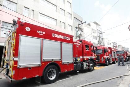 Explosão de galpão com fogos de artifício mata uma pessoa em São Paulo