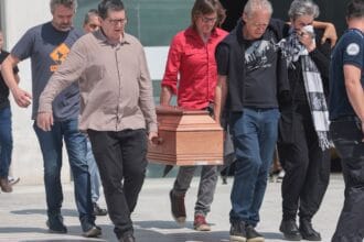 Familiares, amigos e políticos se despedem de Paulo Frateschi na Alesp