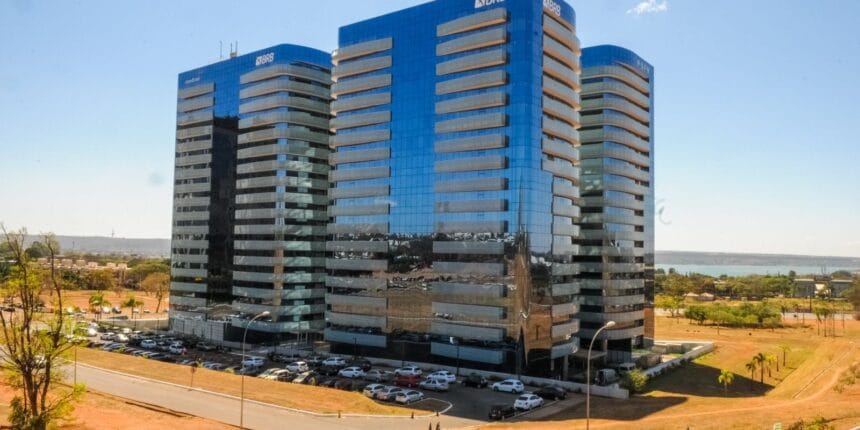 Justiça afasta temporariamente presidente e diretor do BRB