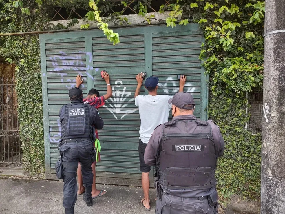 Quase 90% dos casos de condenação por tráfico de drogas no Rio têm como base a palavra do policial