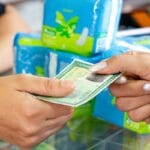 Beneficiárias recebem mensagens sobre retirada de absorventes no SUS