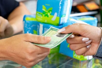 Beneficiárias recebem mensagens sobre retirada de absorventes no SUS