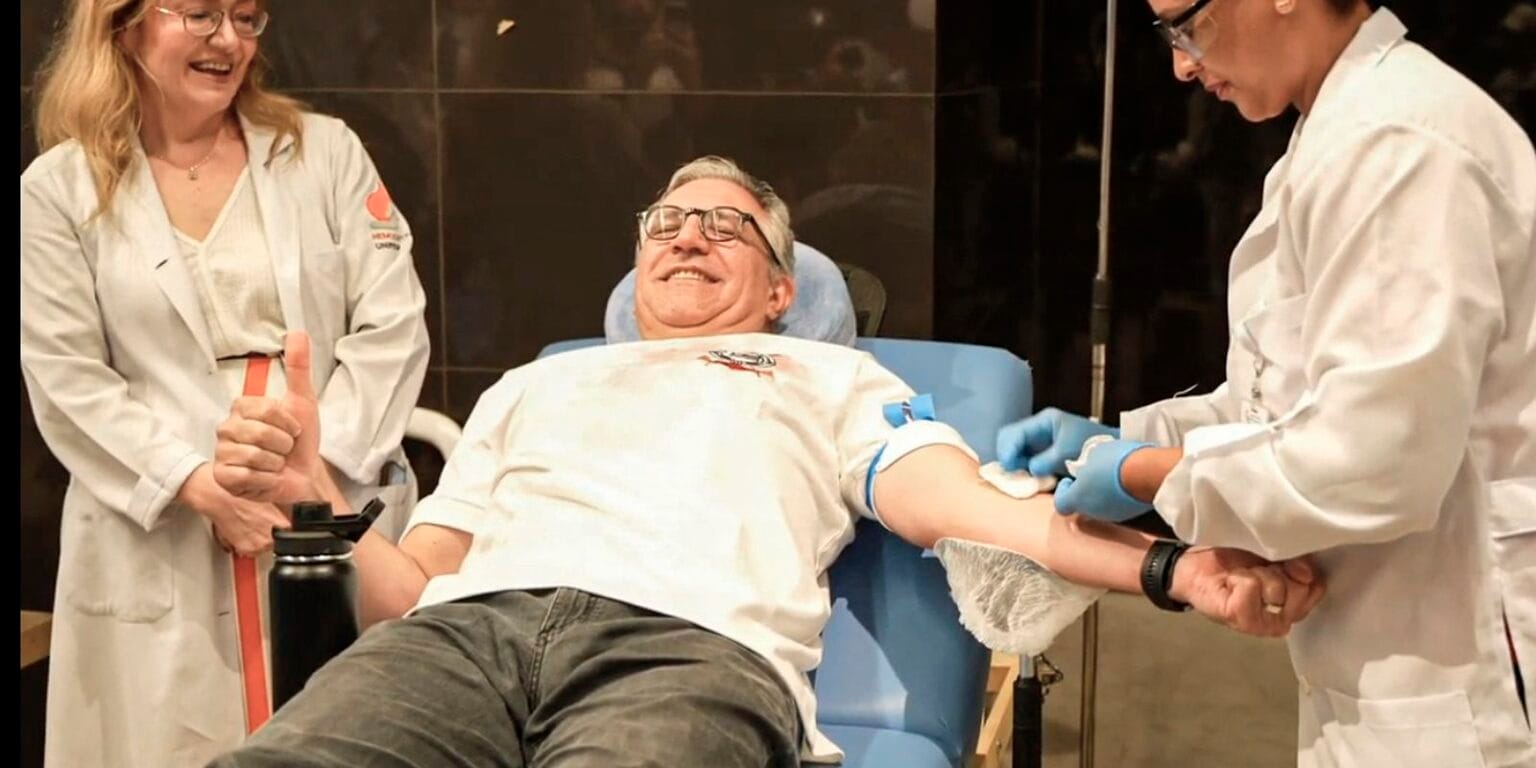 Padilha doa sangue e marca início da vacinação contra vírus sincicial