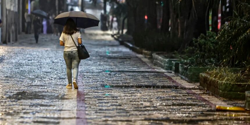 Saiba em que regiões do Brasil deve chover acima da média no verão