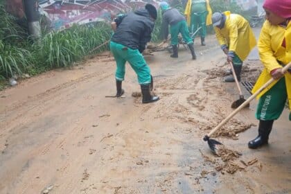 Temporal faz Petrópolis emitir alerta extremo e fechar escolas e lojas