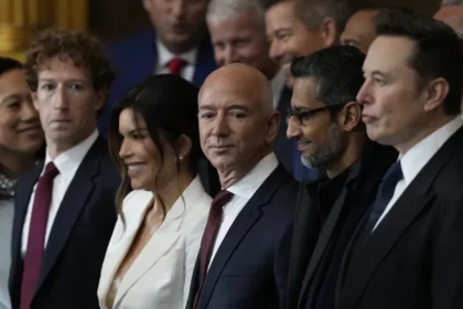 Os bilionários Mark Zuckerberg, Jeff Bezos e Elon Musk, durante cerimônia de posse de Donald Trump, no dia 20 de janeiro de 2025
