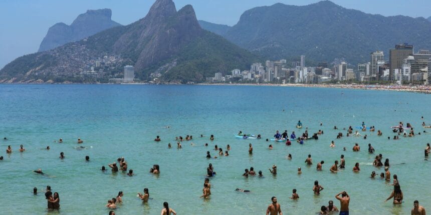 Frente fria ameniza calor e provoca chuvas em quase todo o Brasil