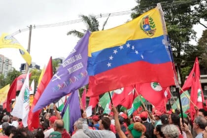 Protesto em SP pede soltura de Maduro e autonomia da Venezuela