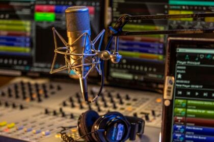 Rádio MEC e Nacional têm crescimento histórico de audiência em 2025