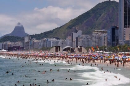 Ressaca leva bombeiros a realizarem 547 salvamentos nas praias do Rio