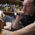 Carnaval: metanol em bebidas liga sinal de alerta nos estados