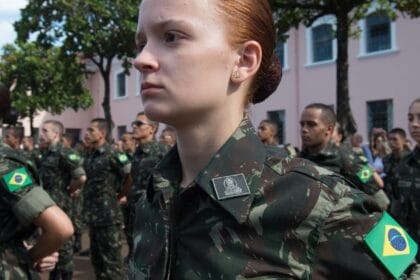 Exército inicia no Rio incorporação da 1ª turma de mulheres recrutas