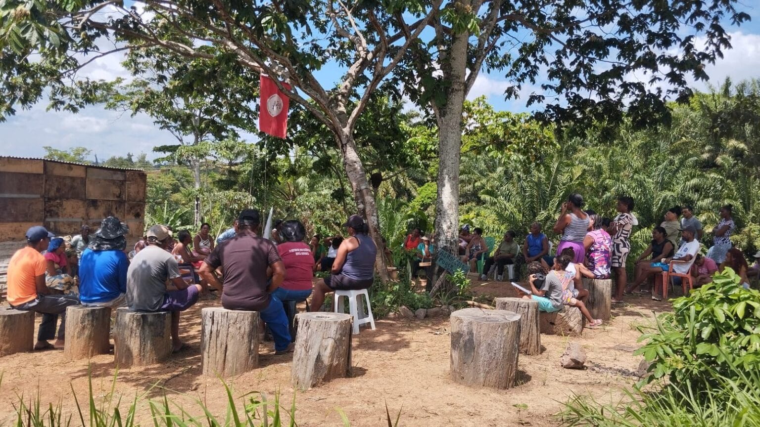 Acampados do Movimento dos Pequenos Agricultores MPA se reúnem na região metropolitana de Salvador