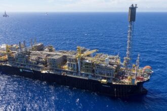 Petrobras bate recorde de produção e amplia exportações em 2025