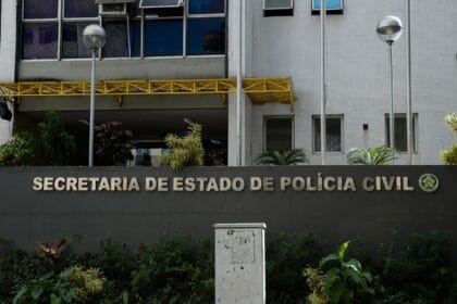 Polícia apreende bombas caseiras e diz que grupo faria atentado no Rio