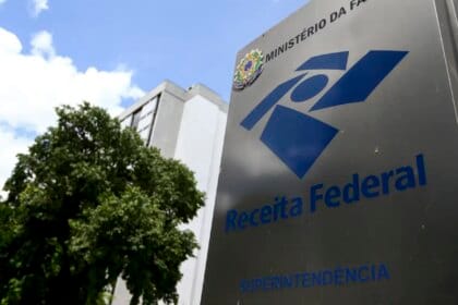 Receita exonera auditor alvo de operação da Polícia Federal