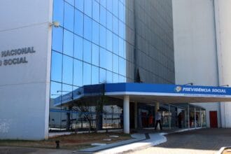 Tese da AGU obriga autor de feminicídio a ressarcir pensão do INSS