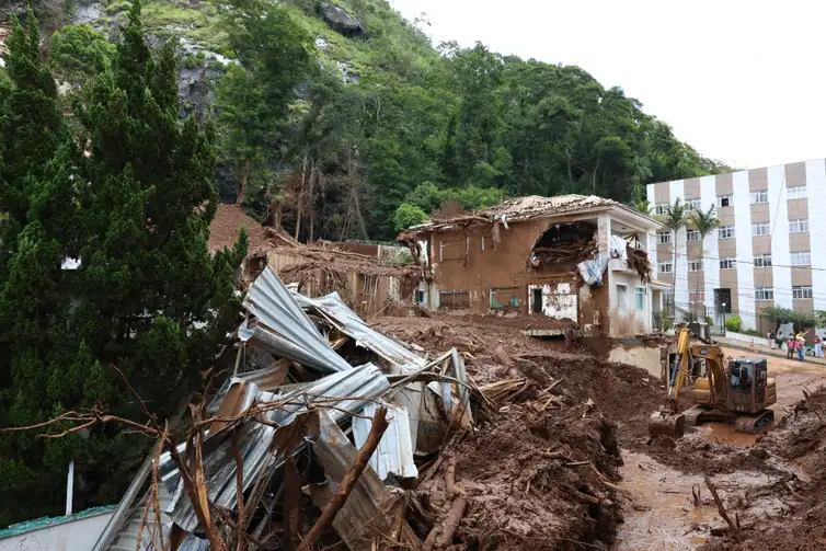Juiz de Fora (MG), 27/02/2026 - Deslizamento de terra do Morro do Cristo, ocorrido durante a tempestade de segunda-feira, 23 de fevereiro, no Bairro Paineiras. Foto: Rovena Rosa/Agência Brasil