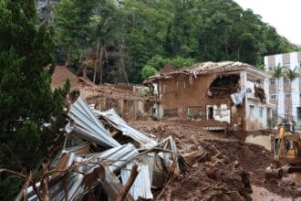 Buscas em Juiz de Fora estão encerradas; moradores seguem fora de casa