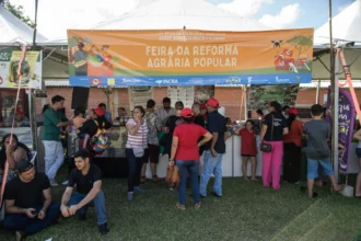 Feira da reforma agrária reúne cooperativas, mulheres e produtores durante a Festa da Colheita em Nova Santa Rita