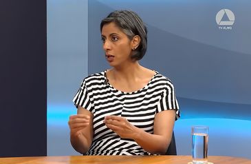 Frame/TV Assembleia MG 24/10/2023, Rashmi Singh, professora de relações internacionais da PUC Minas, durante entrevista a TV Assembleia MG. Foto: Frame/TV Assembleia MG