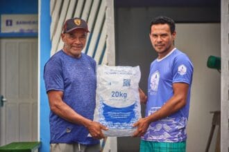 Fábrica de Gelo fortalece pesca artesanal e impulsiona novas oportunidades em comunidade ribeirinha no Amazonas - FAS