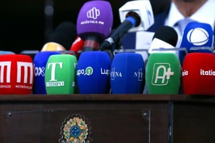 Jornalista não tem o que comemorar em seu dia, diz presidente da Fenaj