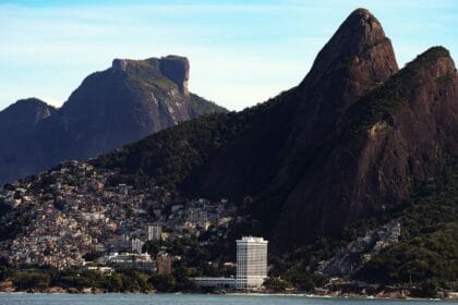 Operação policial deixa visitantes "ilhados" em cartão-postal do Rio