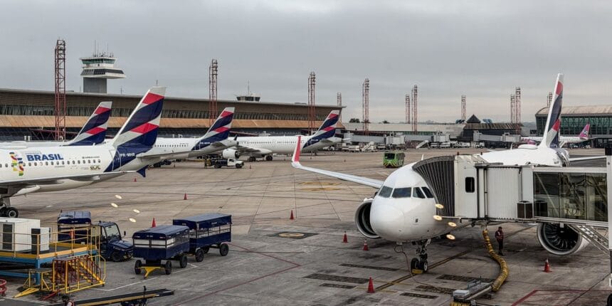Anvisa atualiza regras de segurança sanitária para aviões e aeroportos