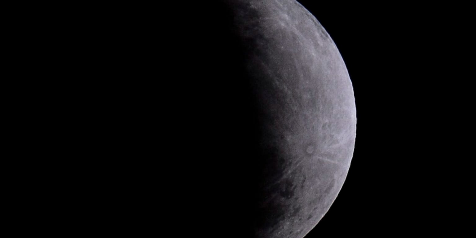 Eclipse parcial da Lua nesta quinta-feira será visto em todo o Brasil