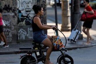 Fenômeno das bikes elétricas é tema do Caminhos da Reportagem