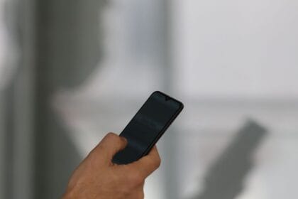 Mais de 830 mil celulares foram subtraídos em 2025, aponta relatório